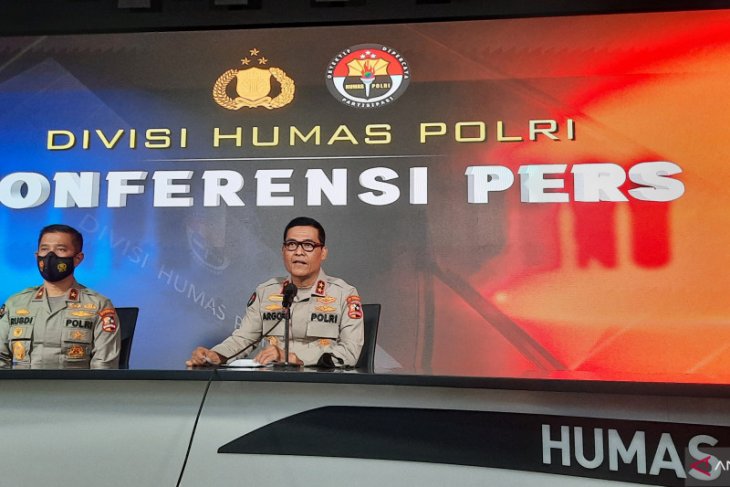 Een woordvoerder van de Indonesische politie Insp. Gen Pol. Argo Yuwono tijdens een persconferentie over de zelfmoordaanslag in Makassar op zondag (28 maart 2021). ANTARA / Laily Rahmawaty / sh